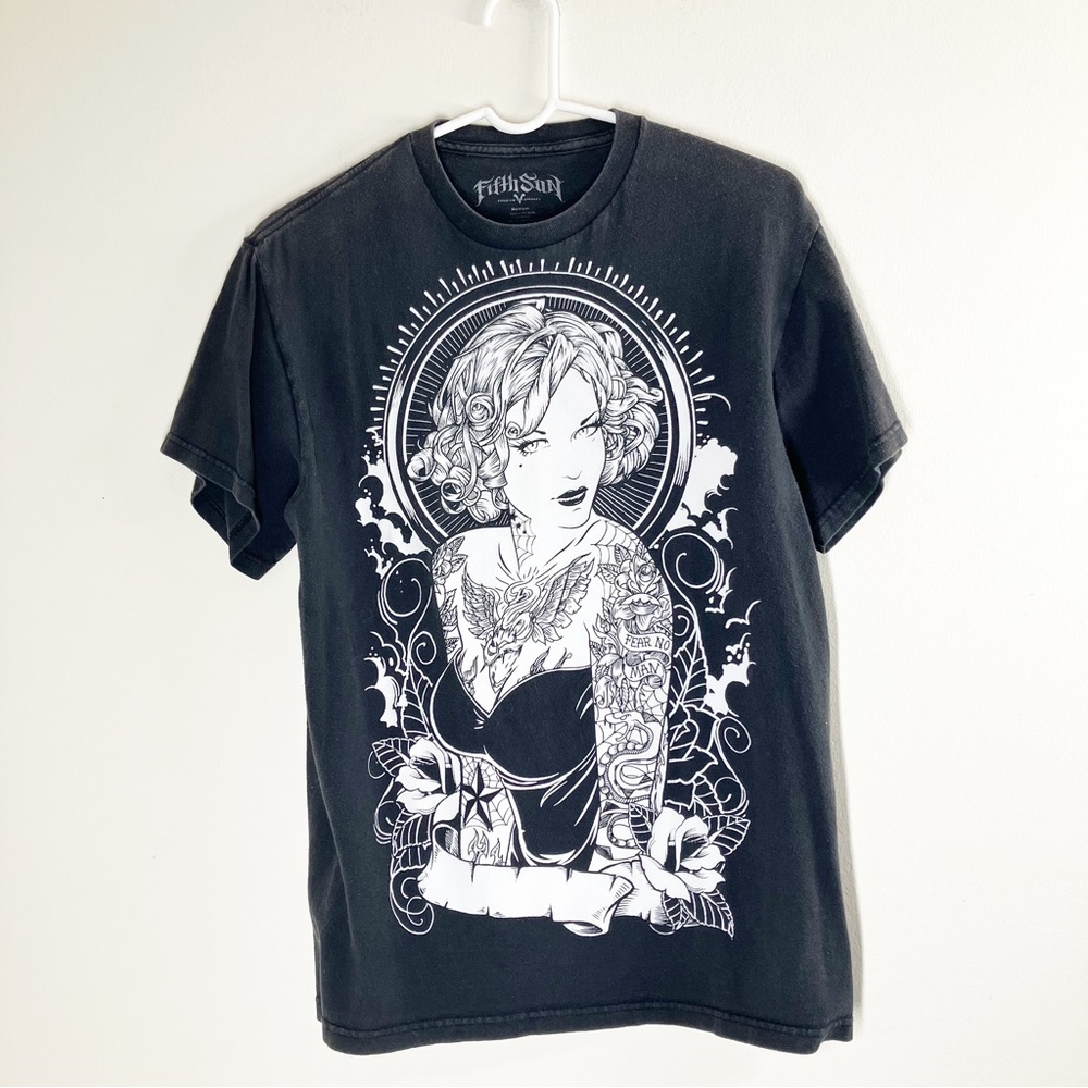 FIFTH SUN T shirt Size Medium Euc